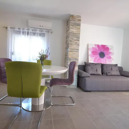 Ivan By Interhome 度假居