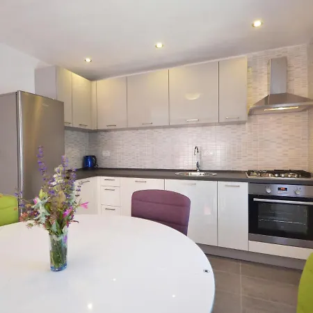 Ivan By Interhome Tatil Evi Vir